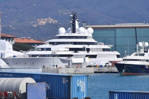 Власти Италии позволили отремонтировать арестованную «яхту Путина» – Financial Times