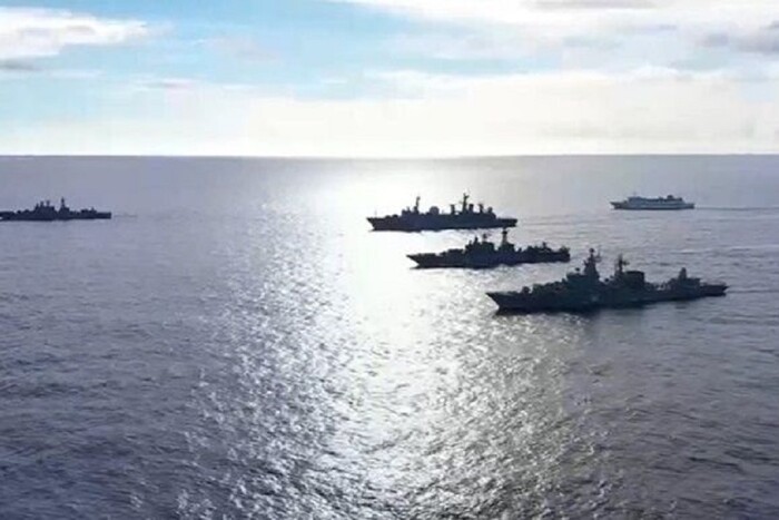 Російські кораблі в Чорному морі терміново перегруповуються після атак дронів
