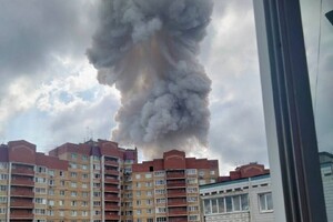 Під Москвою пролунав потужний вибух на заводі, що виробляє військову оптику (відео)