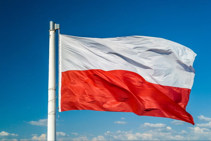 Польща роз’яснила, чому українців позбавляють статусу UKR