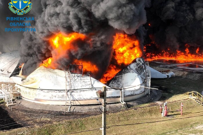 Обстріл нафтобази на Рівненщині: страшні наслідки (фото)