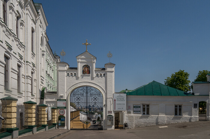 Суд зобов'язав монастир УПЦ МП повернути заповіднику майно Нижньої лаври