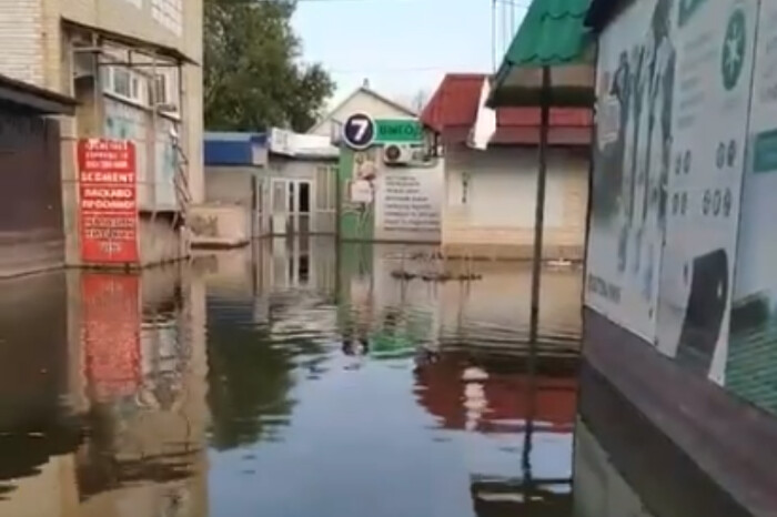 Підрив Каховської ГЕС: місто на Херсонщині досі під водою (відео)
