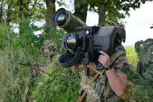 Українські військові знищують ворожу техніку за допомогою новітньої зброї