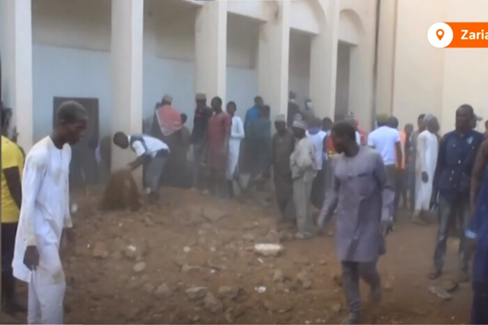 У Нігерії обвалилася мечеть, заповнена вірянами: є загиблі та поранені (відео)