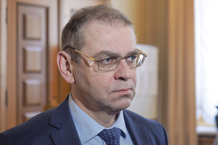 NYT: Крупнейшим поставщиком оружия в Украине стал политик, которого Зеленский называл бандитом