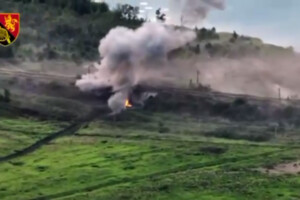 Сирський показав, як ЗСУ нищать ворожий танк під Бахмутом (відео)
