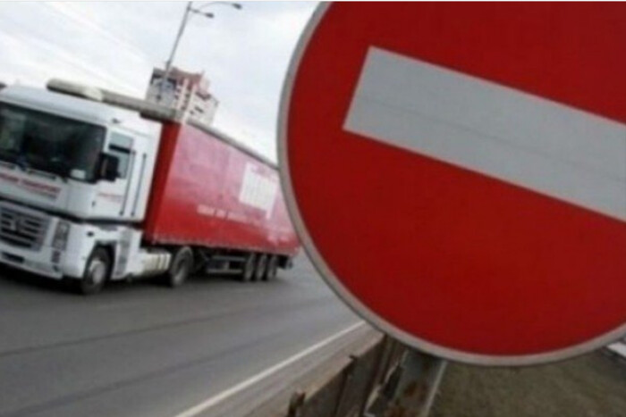 У Києві через спеку введено обмеження на рух вантажівок