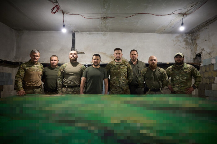 Зеленский посетил позиции военных на Донецком направлении (фото)
