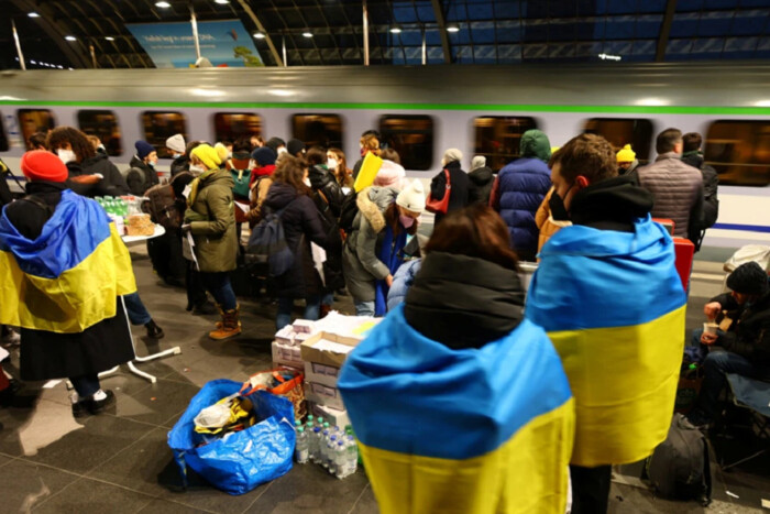 Європейська країна переманює українських біженців із Польщі