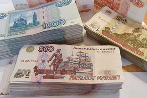Стрімке падіння рубля: центробанк Росії збирає термінову нараду