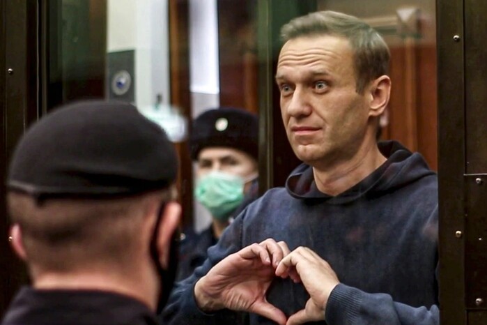 Почему Навальный игнорирует войну в Украине?