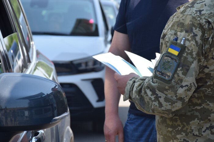 Україна посилює контроль за виїздом чоловіків за кордон