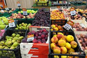 Персики, груші, сливи. Скільки коштують фрукти в супермаркетах (фото)