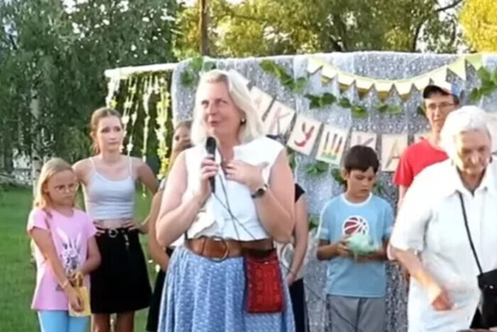 Бывший глава МИД Австрии, на свадьбе которой танцевал Путин, убегает из российской деревни