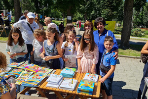 Ніцой приємно вражена, що є така вчителька, яка навіть влітку привела дітей на культурні заходи