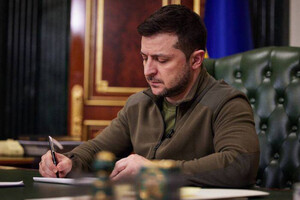 Зеленский продолжил военное положение и мобилизацию в Украине