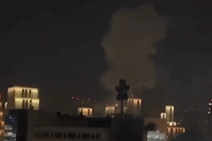 Москву атаковали беспилотники: повреждено здание (видео)