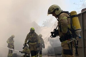 Масштабна пожежа під Києвом: вибухи прогриміли у криміналістичному центрі МВС