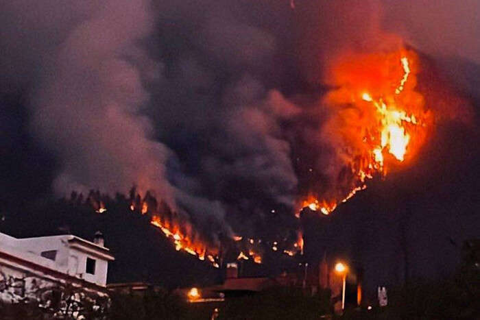 На іспанському острові масштабні лісові пожежі: евакуйовано десятки тисяч людей