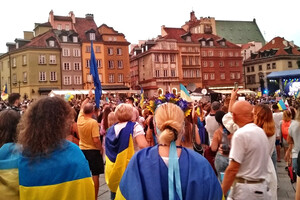 Украинцы массово выезжают из Польши: названа причина