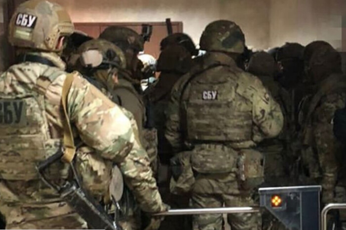 В Одесі та Рівному проходять масові обшуки у військкоматах