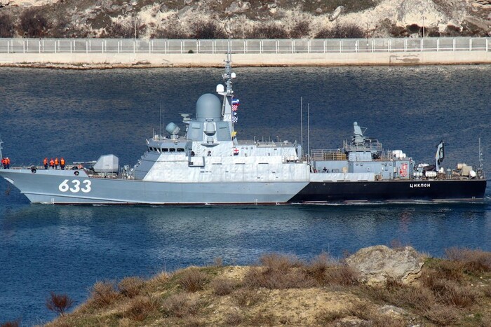 Готова до атак. РФ уперше вивела в Чорне море новий ракетоносій «Циклон»