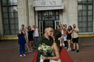 Сапер Владислав Єщенко, який втратив зір через вибух мін, одружився