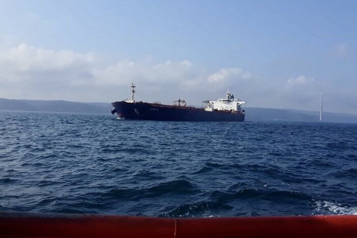 Російський нафтовий танкер заблокував рух через Босфор - Главком