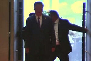 На саміті БРІКС охоронці випадково накинулися на помічника Сі Цзіньпіна (відео)