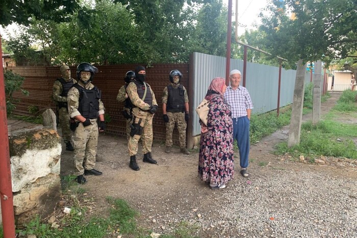 На світанку російські силовики увірвалися до будинків кримських татар