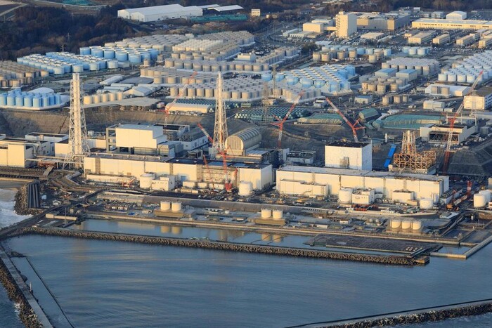 Японія почала скидати у море очищену радіоактивну воду з АЕС у Фукусімі: чи небезпечно це