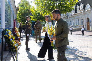 Зеленский наградил военных и почтил память павших защитников (фото, видео)