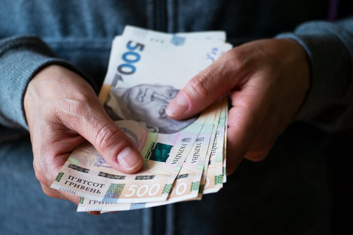 В Украине впервые с начала войны выросла средняя зарплата
