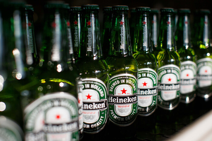 Производитель пива Heineken покинул Россию, продав ей свои активы за €1