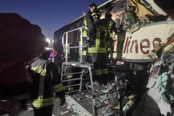 В Італії автобус з українцями потрапив у ДТП: є постраждалі