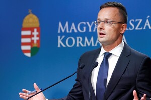 Голова МЗС Угорщини звинуватив Європу у «воєнному психозі» через санкції проти Росії