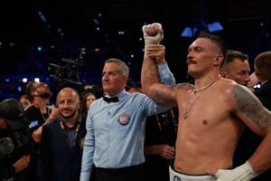 Олександр Усик вдруге відстояв звання об'єднаного чемпіона світу з боксу в надважкій вазі