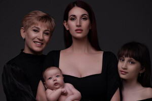 Українська снайперка Жанна Д'Арк показала зворушливі фото з двома доньками та мамою 
