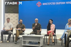 Міноборони має контракт з 21 українською компанією та дев'ятьма іноземними щодо забезпечення формою військових ЗСУ