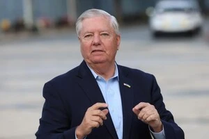 Сенатор США закликав союзників допомогти Україні провести вибори