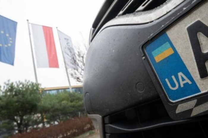 Свастика на авто українців: німецький політик оскандалився і був покараний