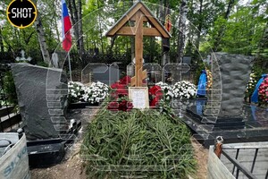 Могила власника ПВК «Вагнер» розташована поруч з його батьком Віктором Пригожиним