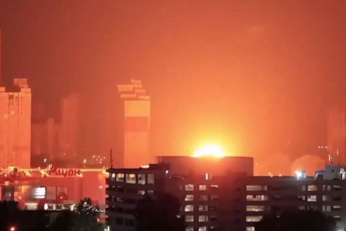 Обстріл Києва: момент вибуху в «Ашані» потрапив на відео