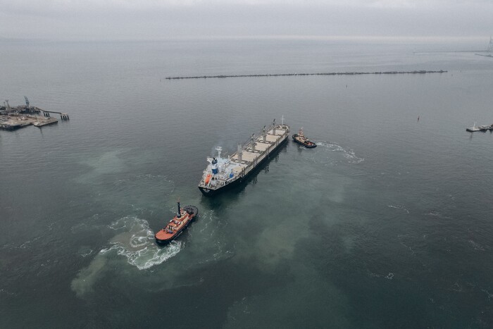 Україна має намір розвивати тимчасові морські коридори – Кулеба