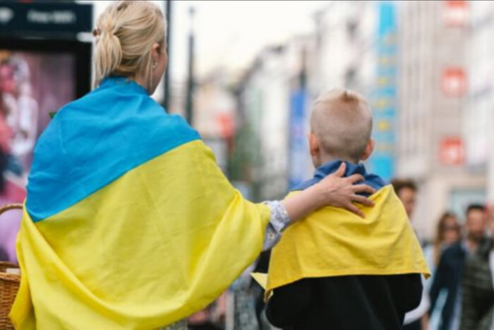 Платитимуть за повернення додому: біженці з України можуть отримати фінансову допомогу