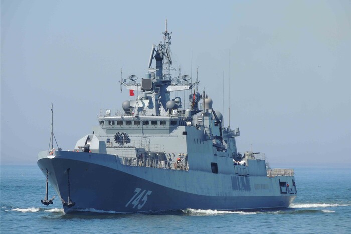 Росіяни грабують українські порти за допомогою «тіньового флоту»