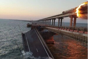 Росія терміново посилює захист Кримського моста: британська розвідка повідомила деталі
