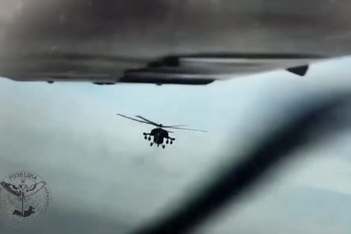 Вертоліт та літак РФ влаштували полювання на український дрон. Розвідка показала відео 