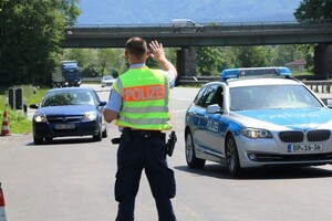 У Німеччині чоловік скинув з мосту дитину з України